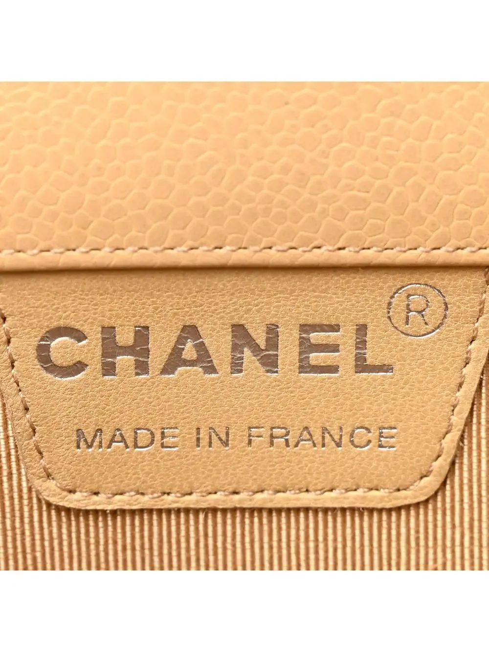 CHANEL indulge timeless